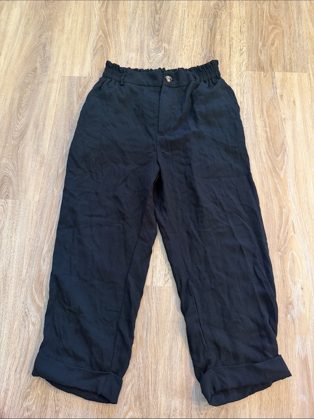 HALARA Black Relaxed Capris with Elastic Waist